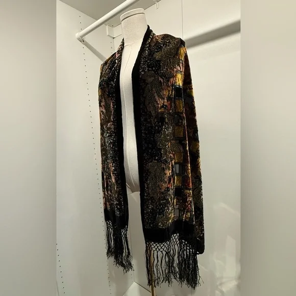 Elegant Multicolor Patterned Shawl - Picture 3 of 8